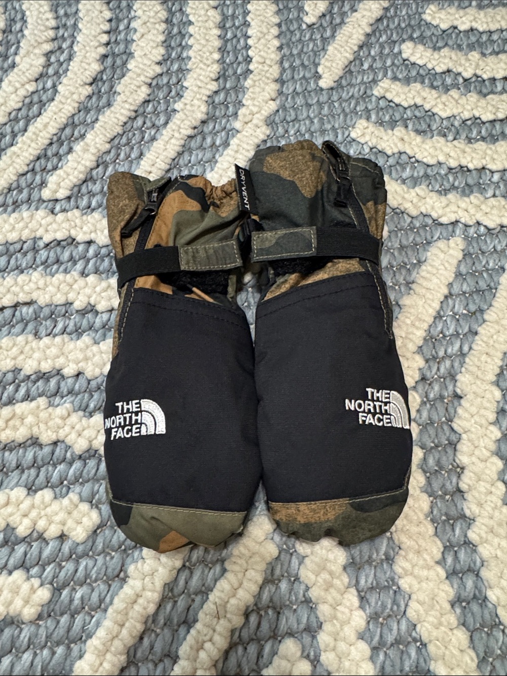 The North Face Toddler Camo DryVent Mittens Size 5T